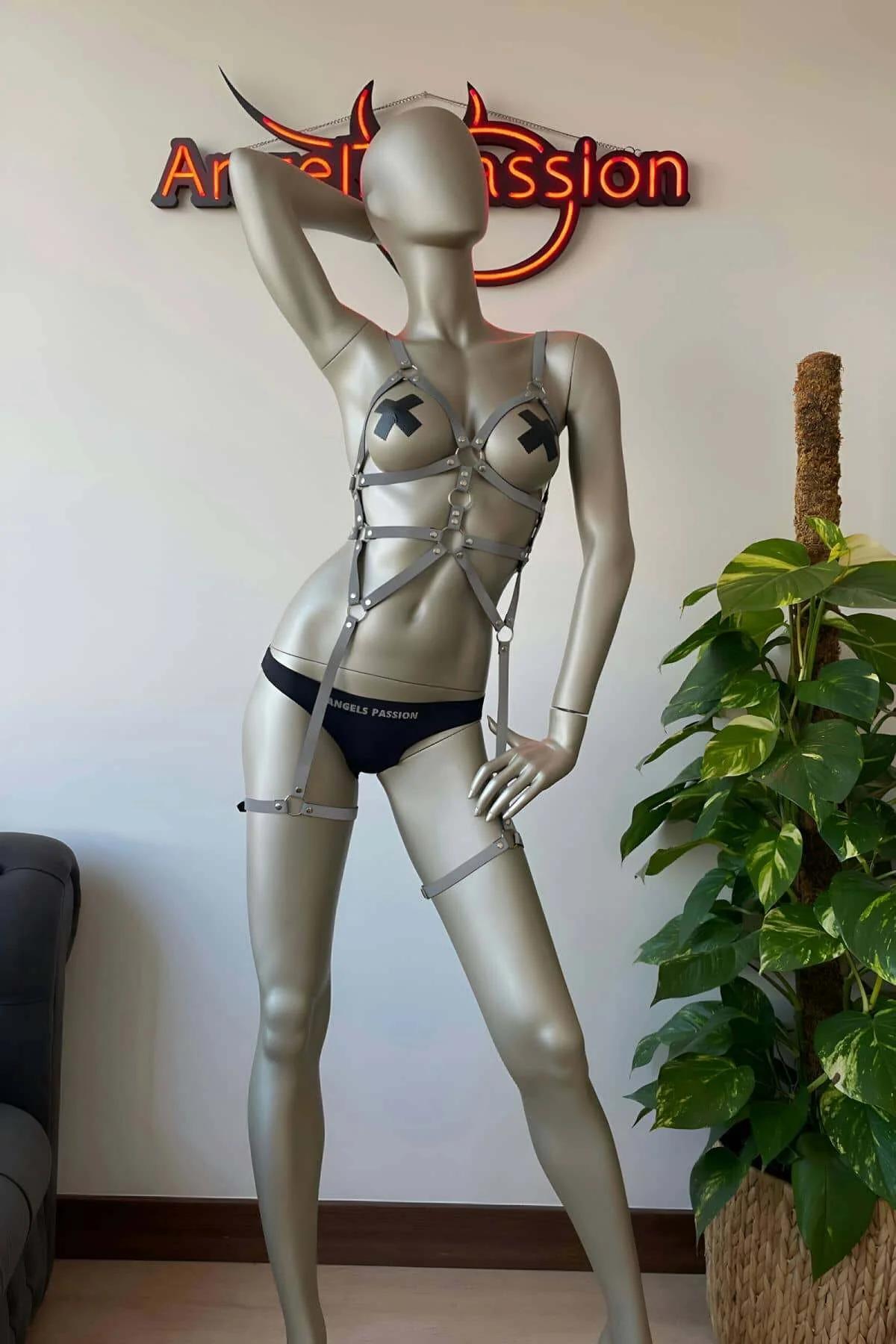 Reflective Full Body Harness with Multi-Strap Design