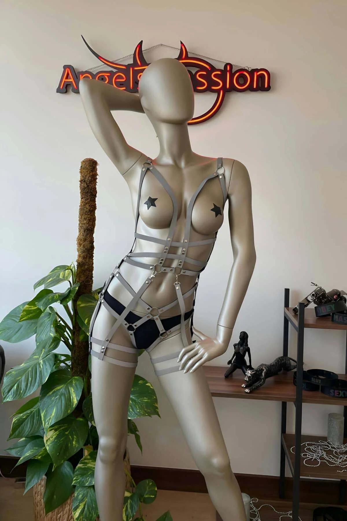 Reflective Full Body Harness with Strappy Detail
