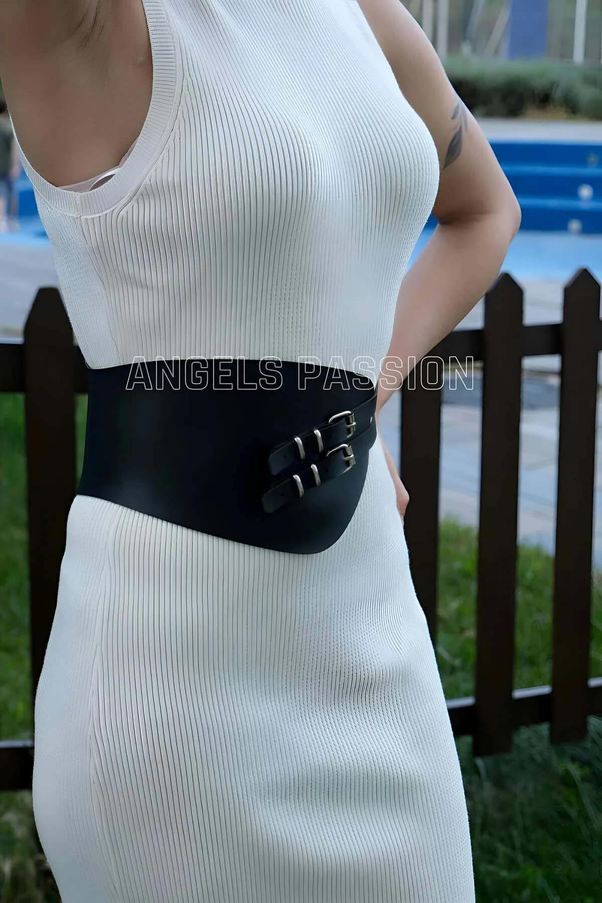 Wide Waist Cincher Harness with Triple Buckle Detail