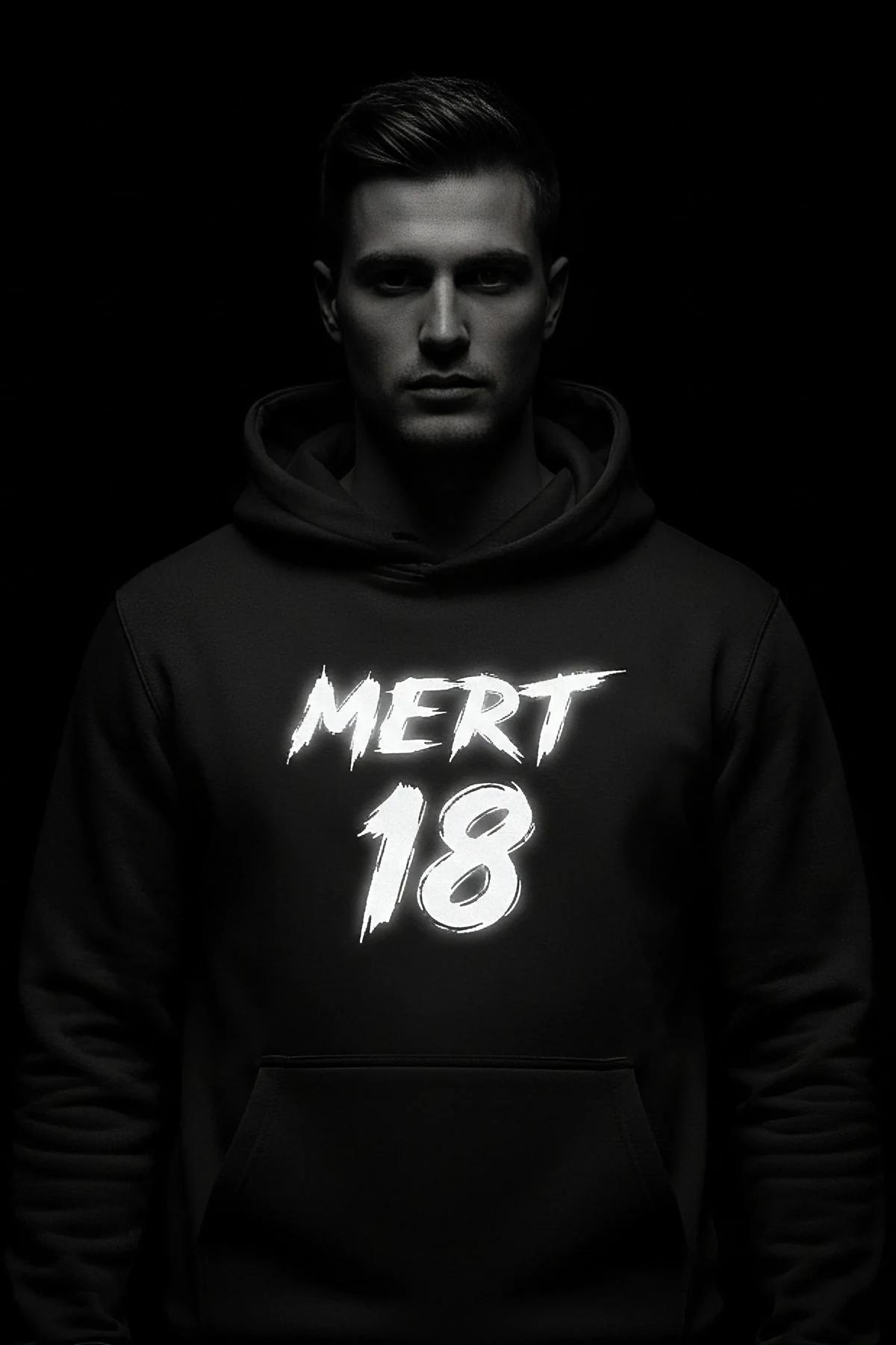 reflektörlü isim baskılı siyah kapüşonlu sweatshirt MERT 18 distressed grunge font gece parlayan